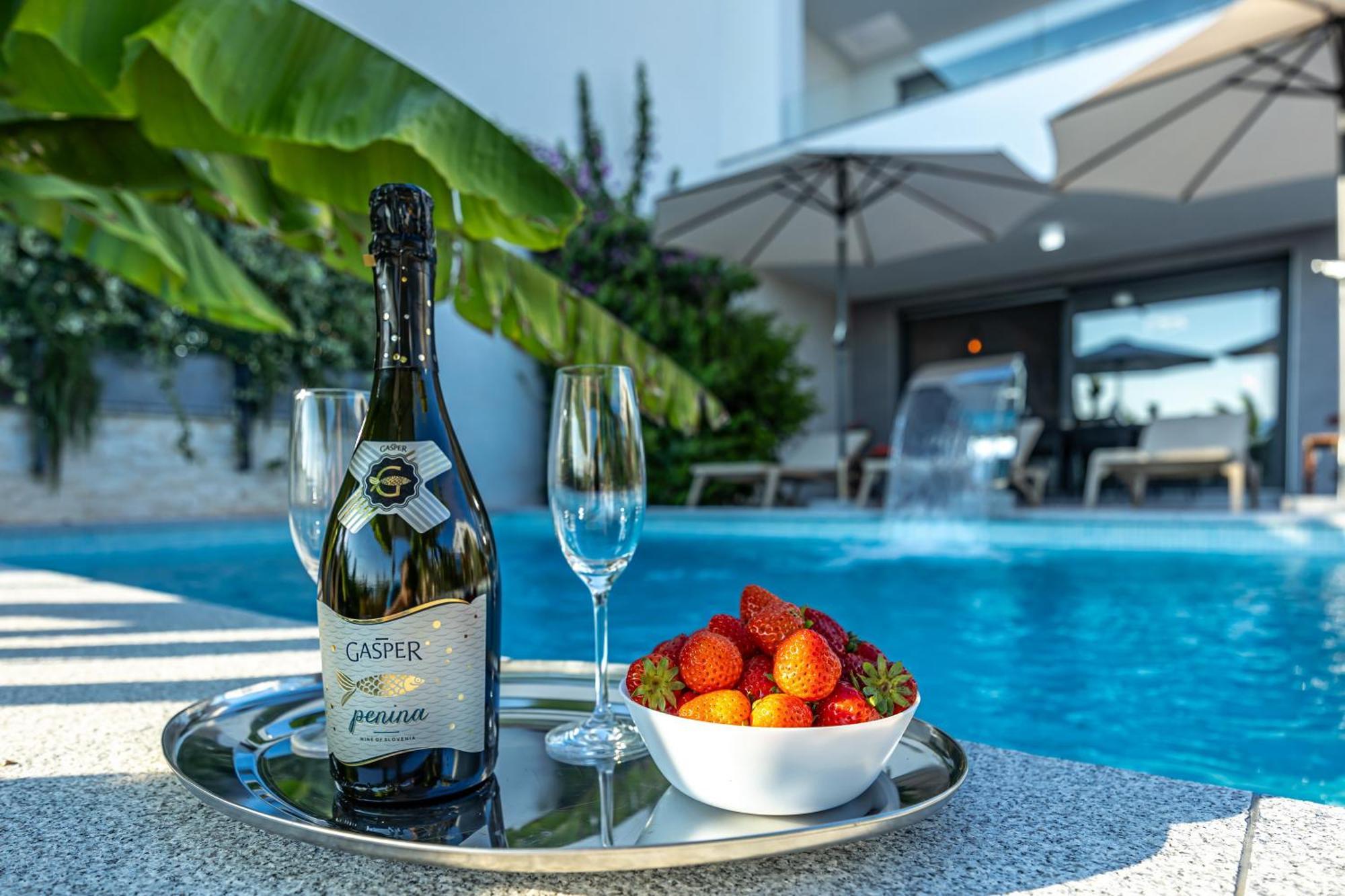 Luxury Villas White Sails Pinezići المظهر الخارجي الصورة